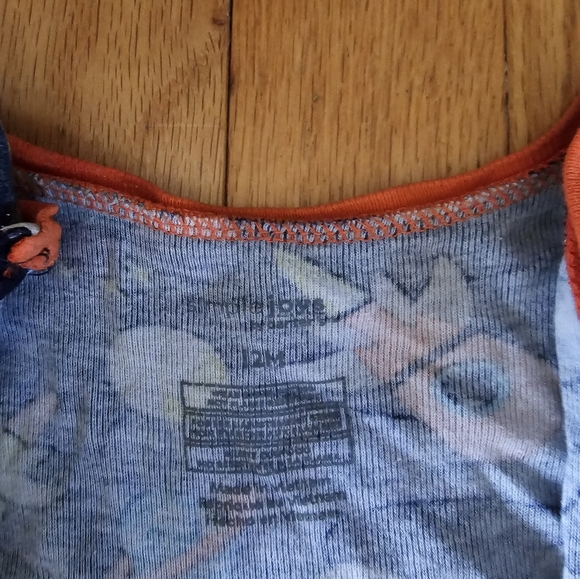 Carter's 12 month footies - Picture 2 of 3